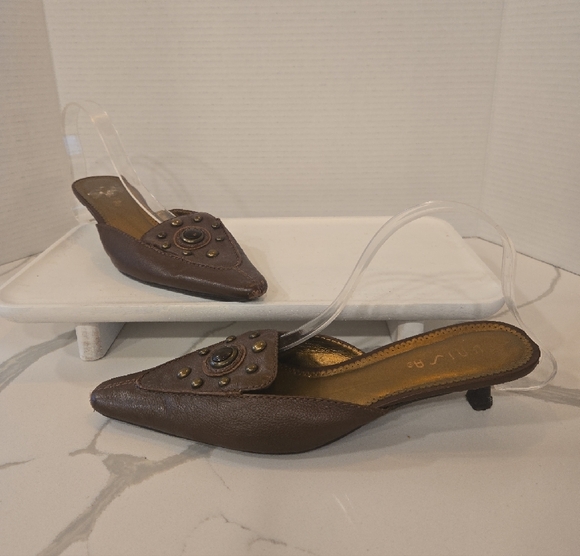 Leather Studded Embellished Pointed Toe Kitten Heel Mules Brown Size 8.5 - Picture 1 of 7